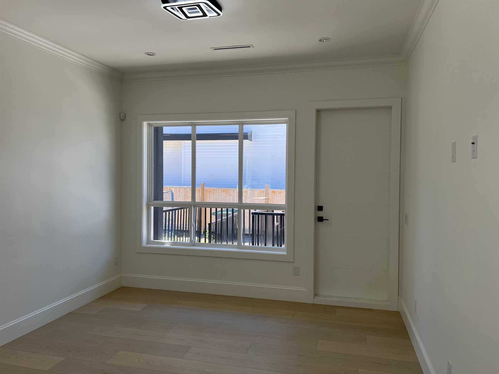 5949 142 Street Property Photo 11