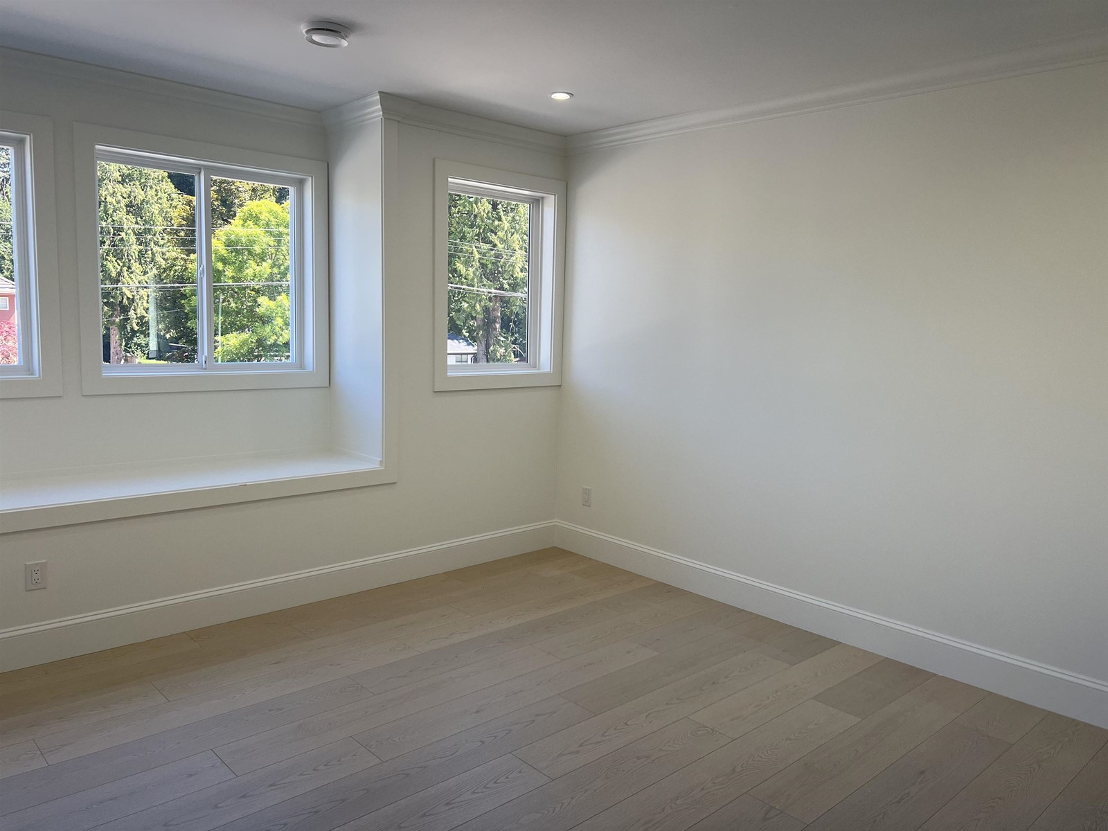 5949 142 Street Property Photo 12