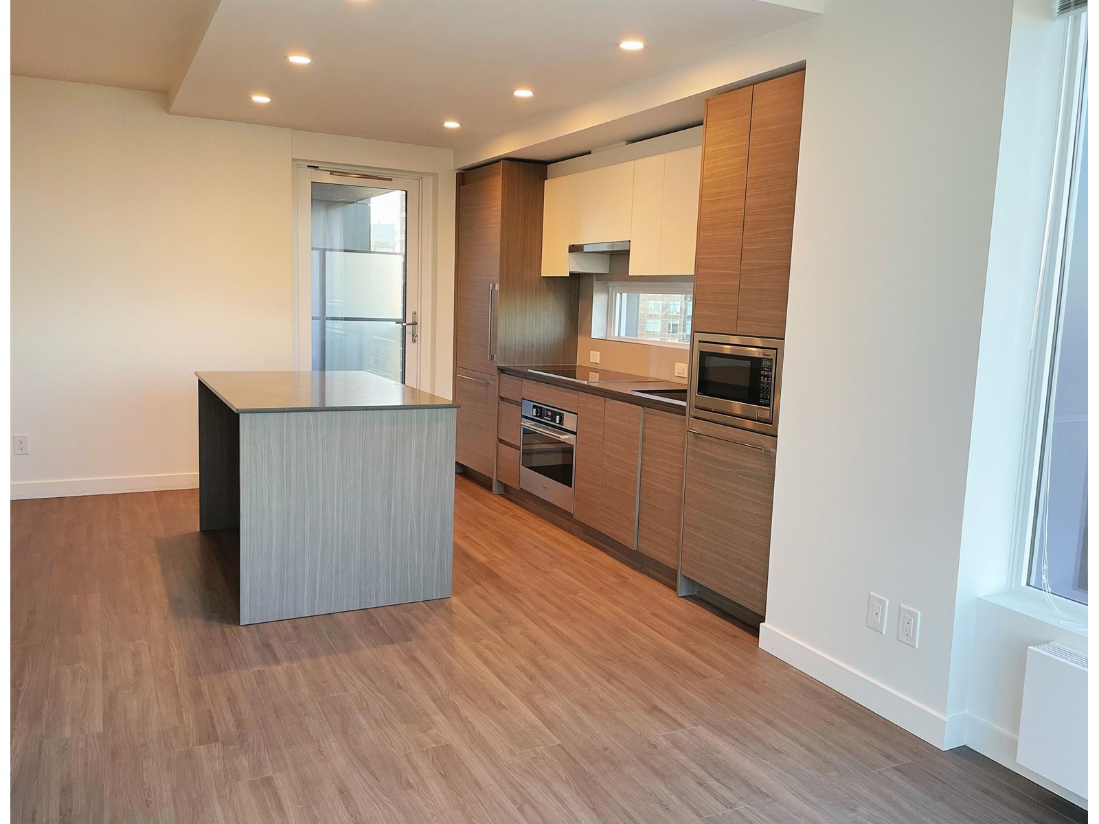 3010 13615 Fraser Highway Property Photo 3