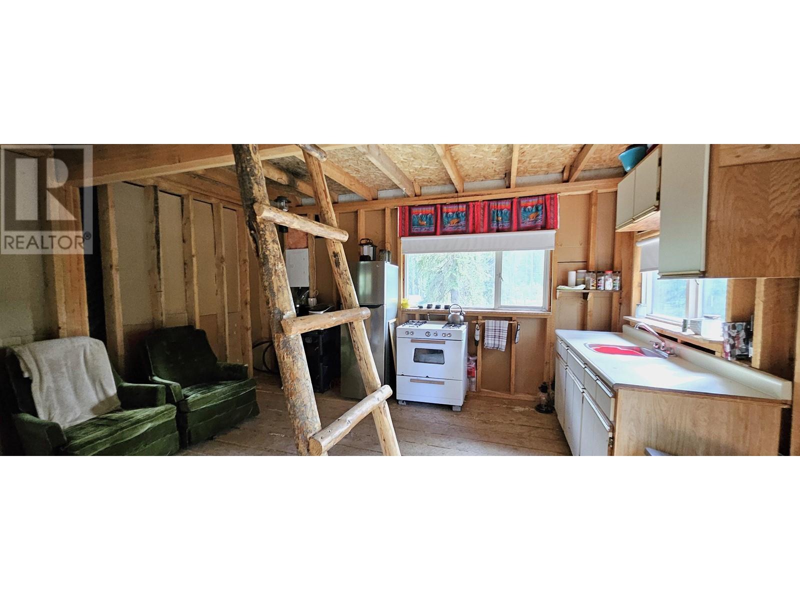 49490 Lloyd Drive Property Photo 5