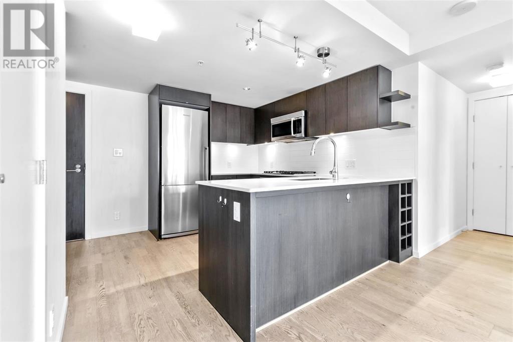 916 7988 Ackroyd Road Property Photo 8