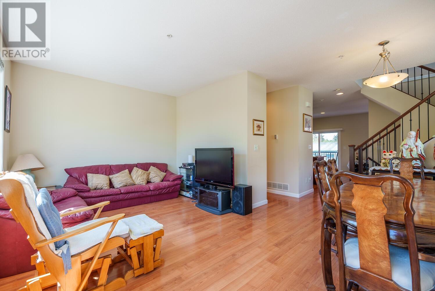 19 3127 Skeena Street Property Photo 5