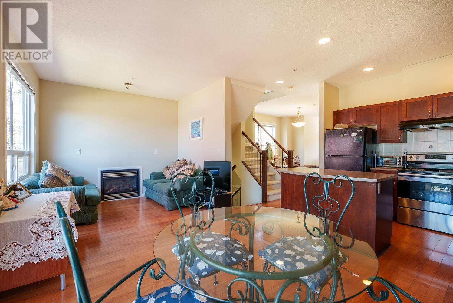 19 3127 Skeena Street Property Photo 8