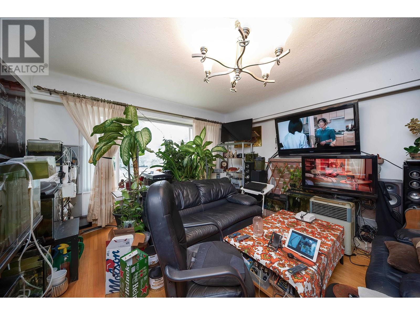 6527 Tyne Street Property Photo 8
