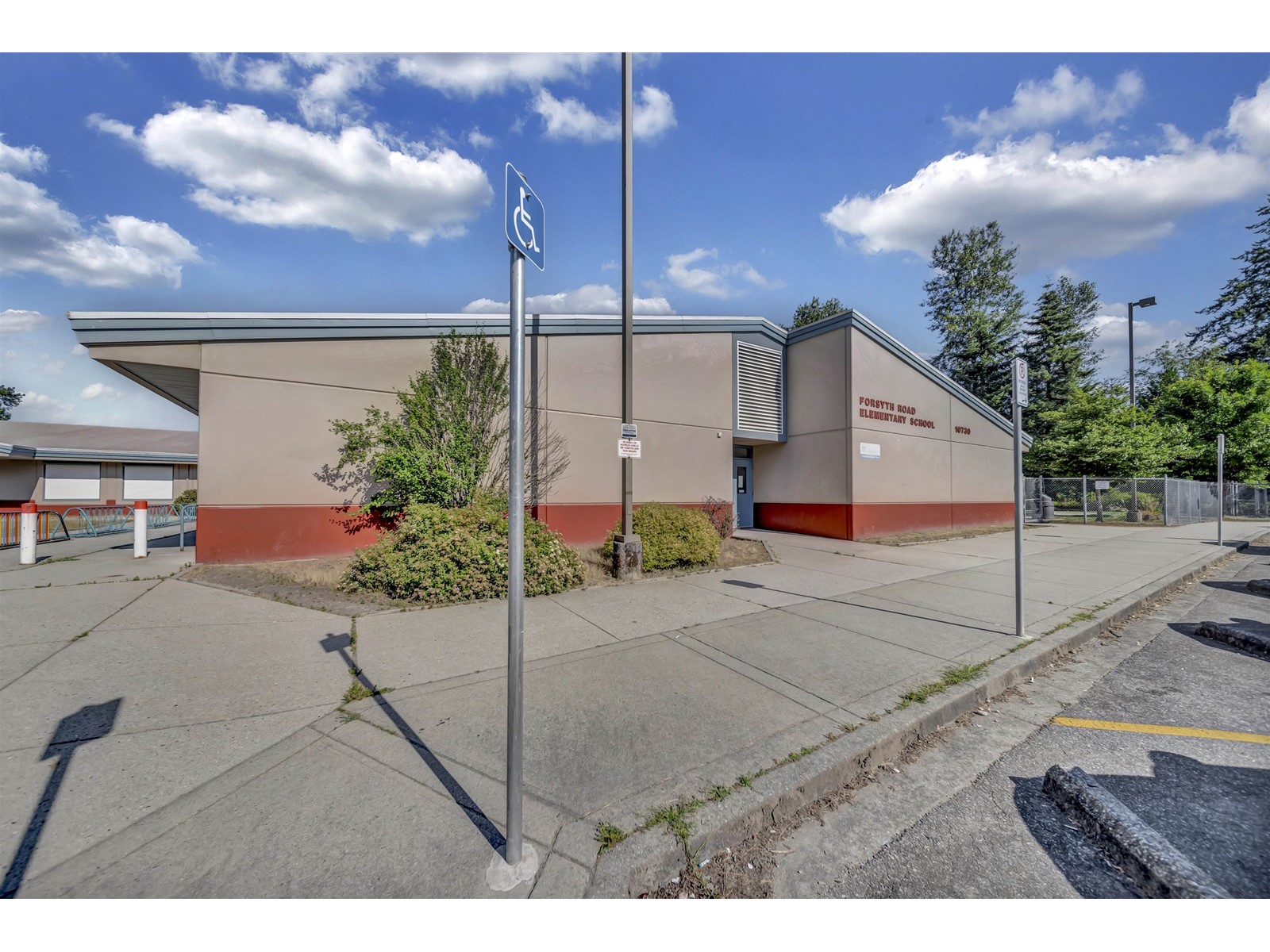 10661 138a Street Property Photo 5