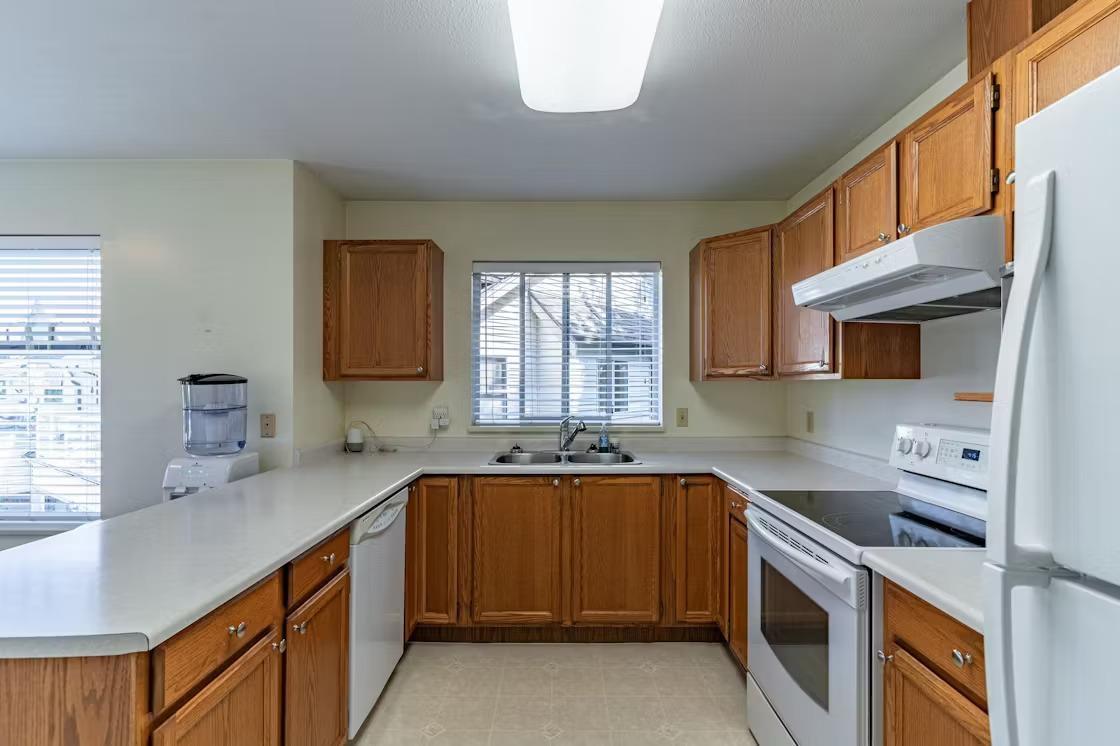 115 6841 138 St Property Photo 6