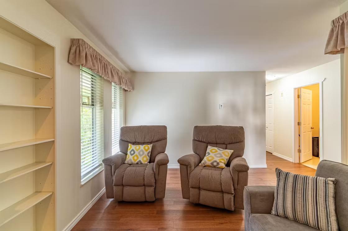 115 6841 138 St Property Photo 10