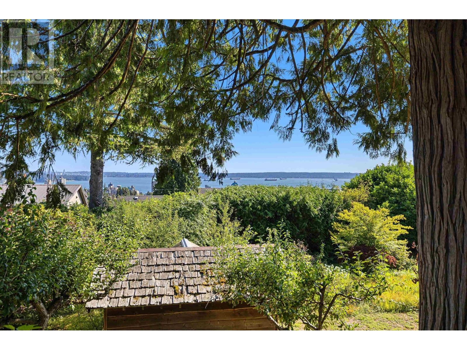 2234 Ottawa Avenue Property Photo 13