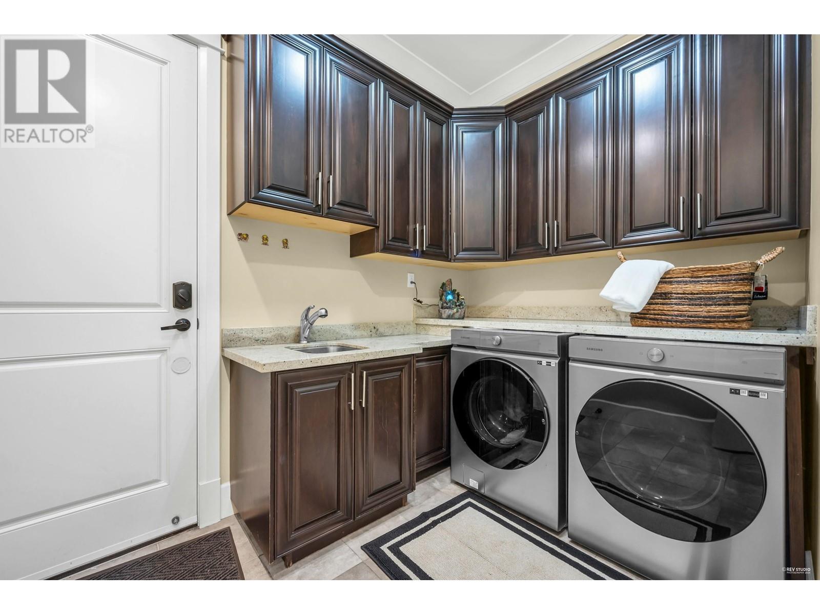 3460 Lamond Avenue Property Photo 23