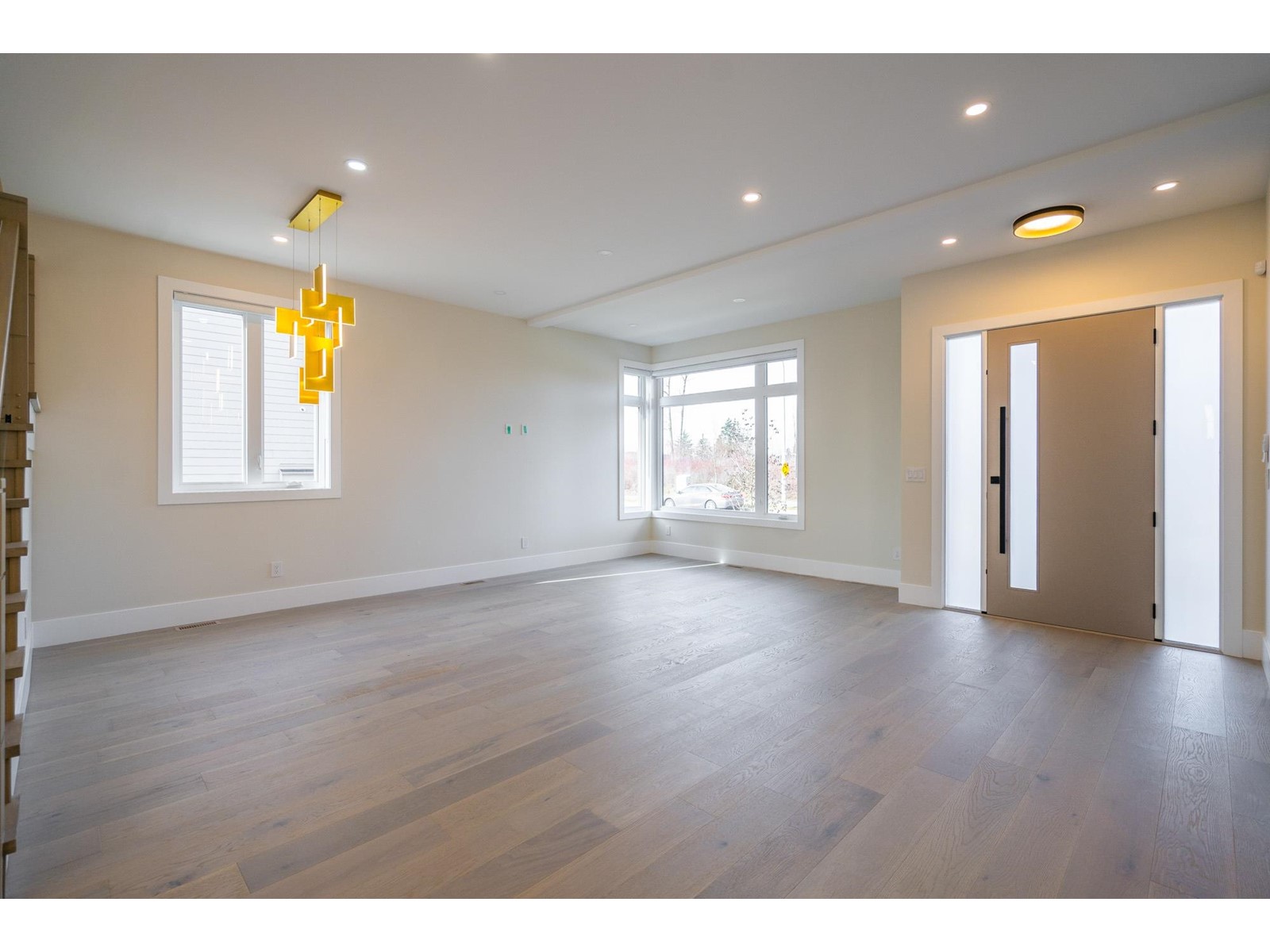 16548 22 Avenue Property Photo 5