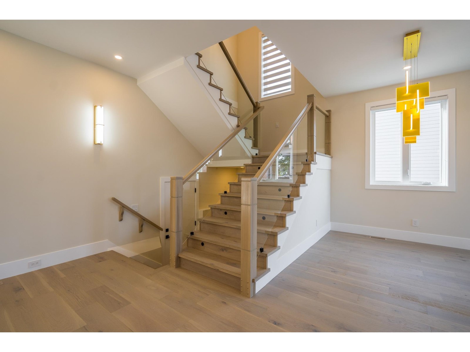 16548 22 Avenue Property Photo 10