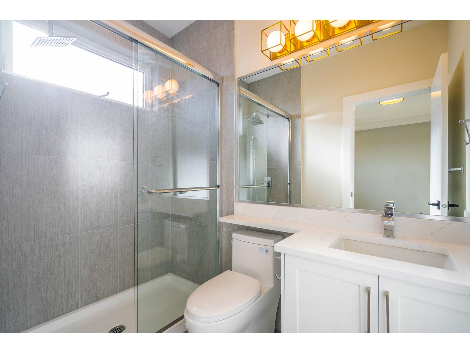 16548 22 Avenue Property Photo 16