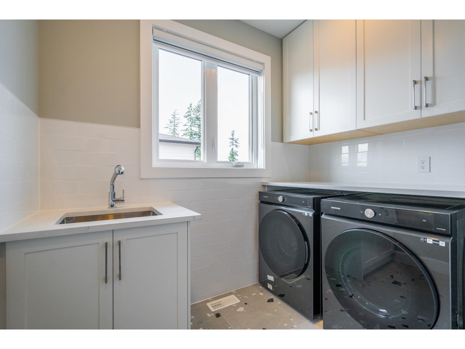 16548 22 Avenue Property Photo 21
