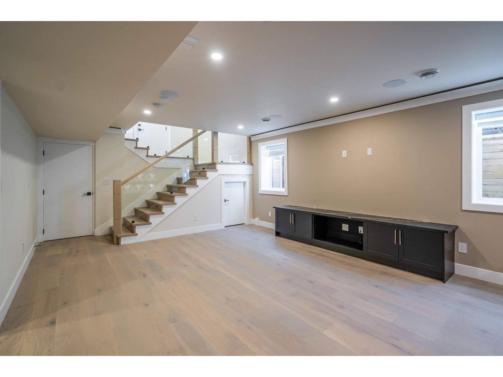 16548 22 Avenue Property Photo 23
