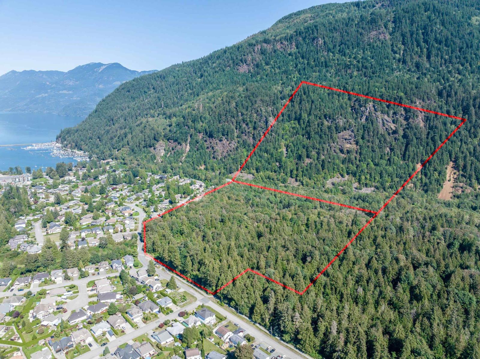 515 Mccombs Drive, Harrison Hot Springs Property Photo 3