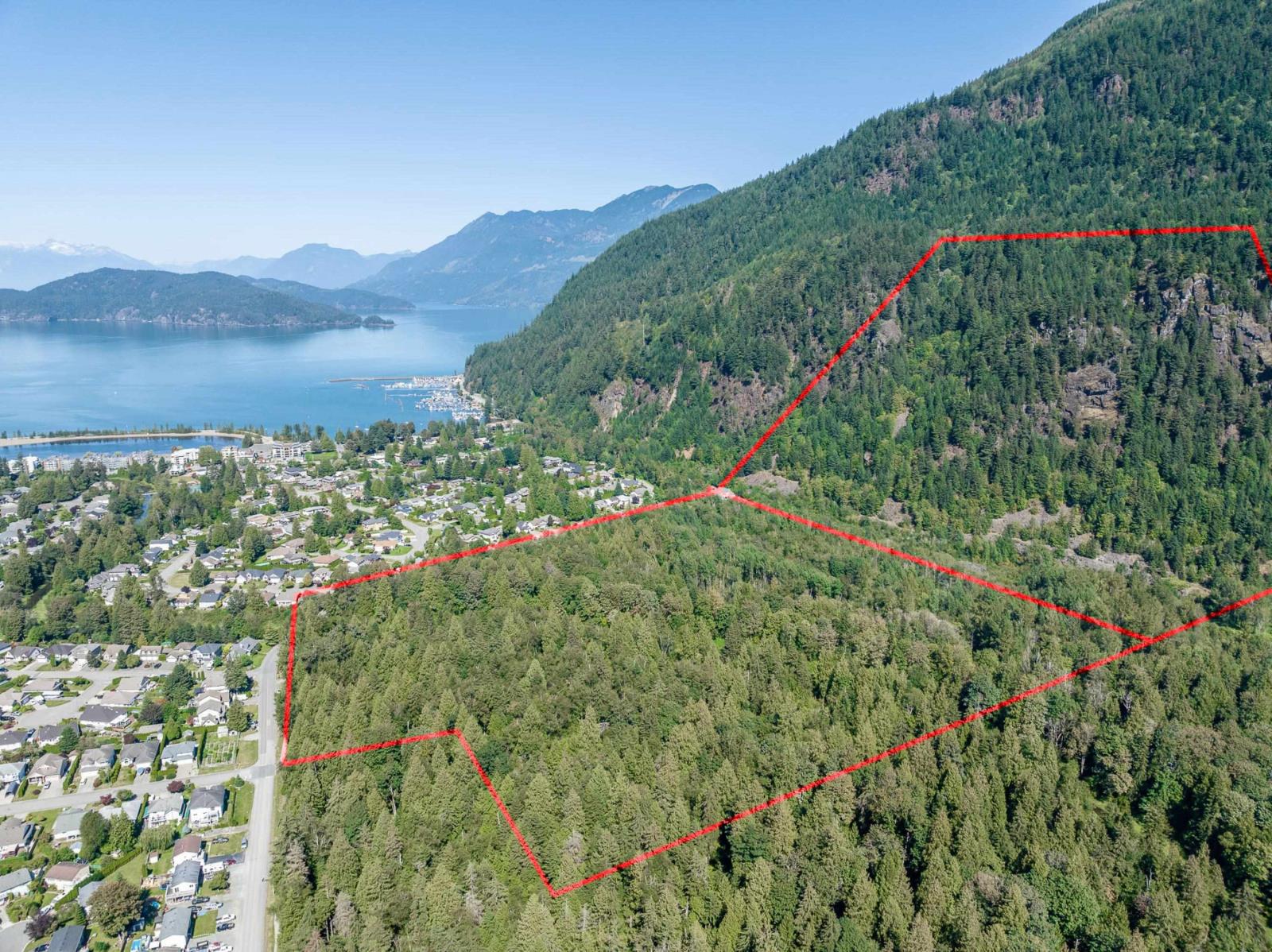 515 Mccombs Drive, Harrison Hot Springs Property Photo 4
