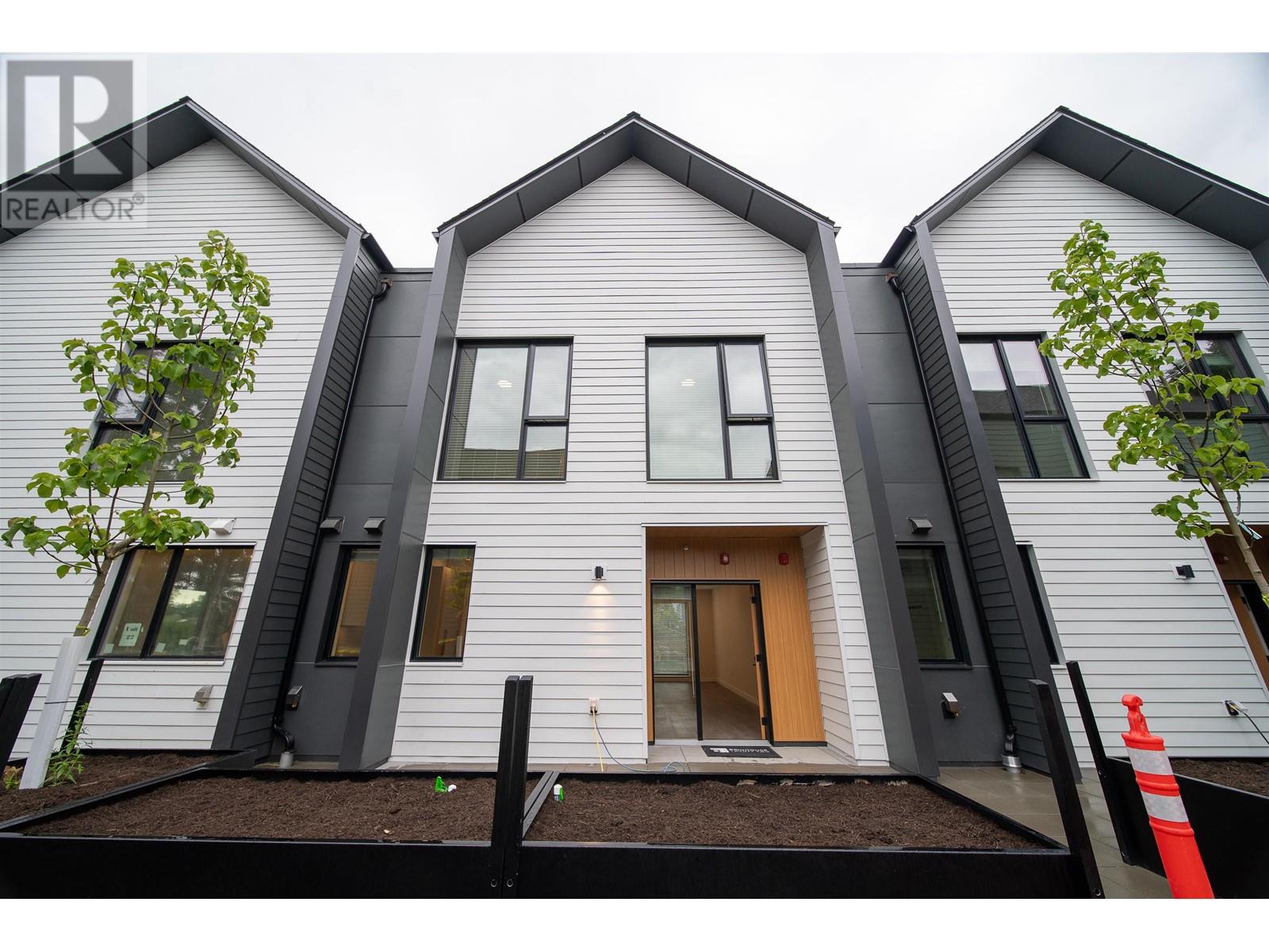 18 8699 SPIRES ROAD Property Photo 1
