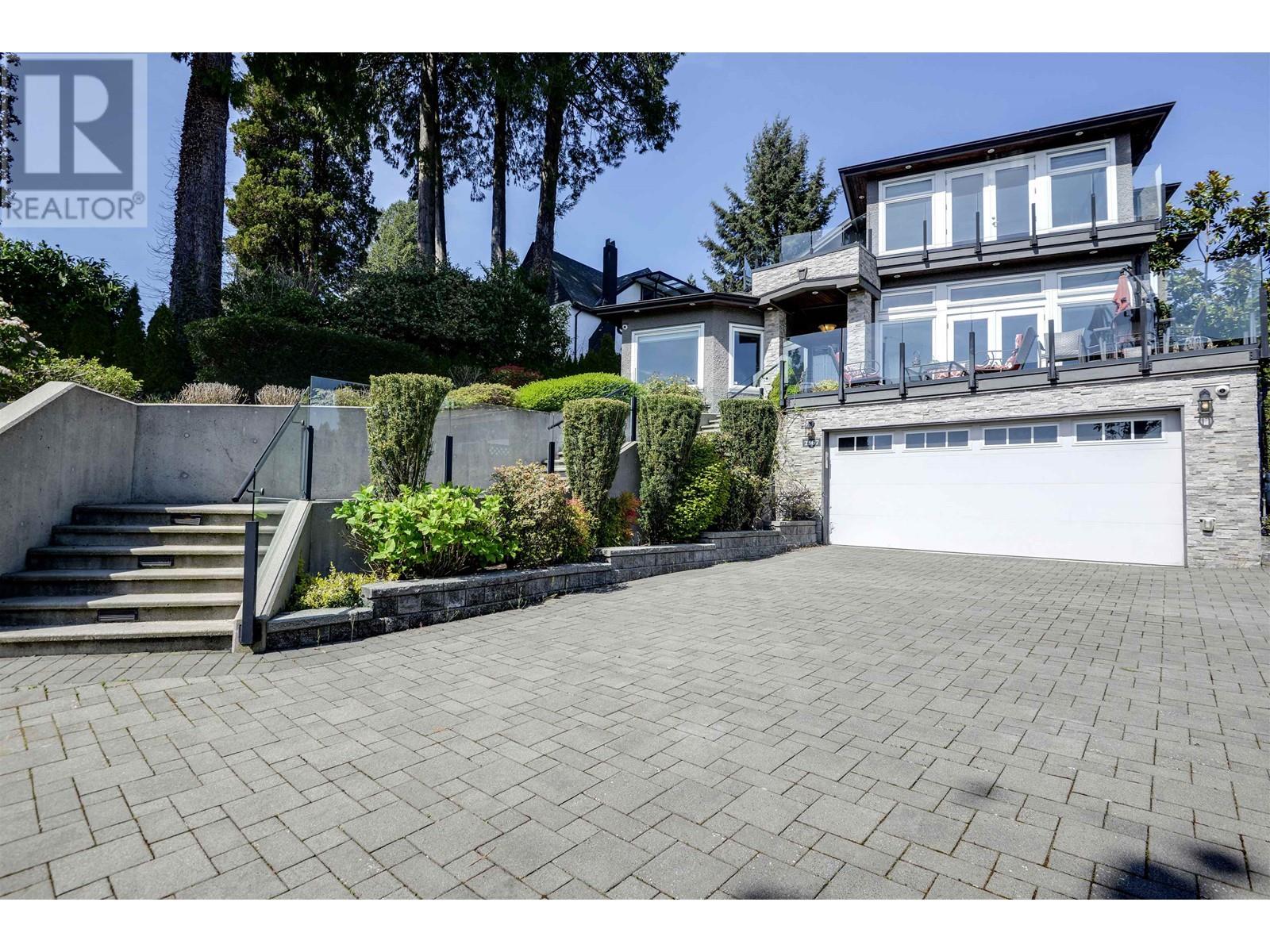 2567 Lawson Avenue Property Photo 2