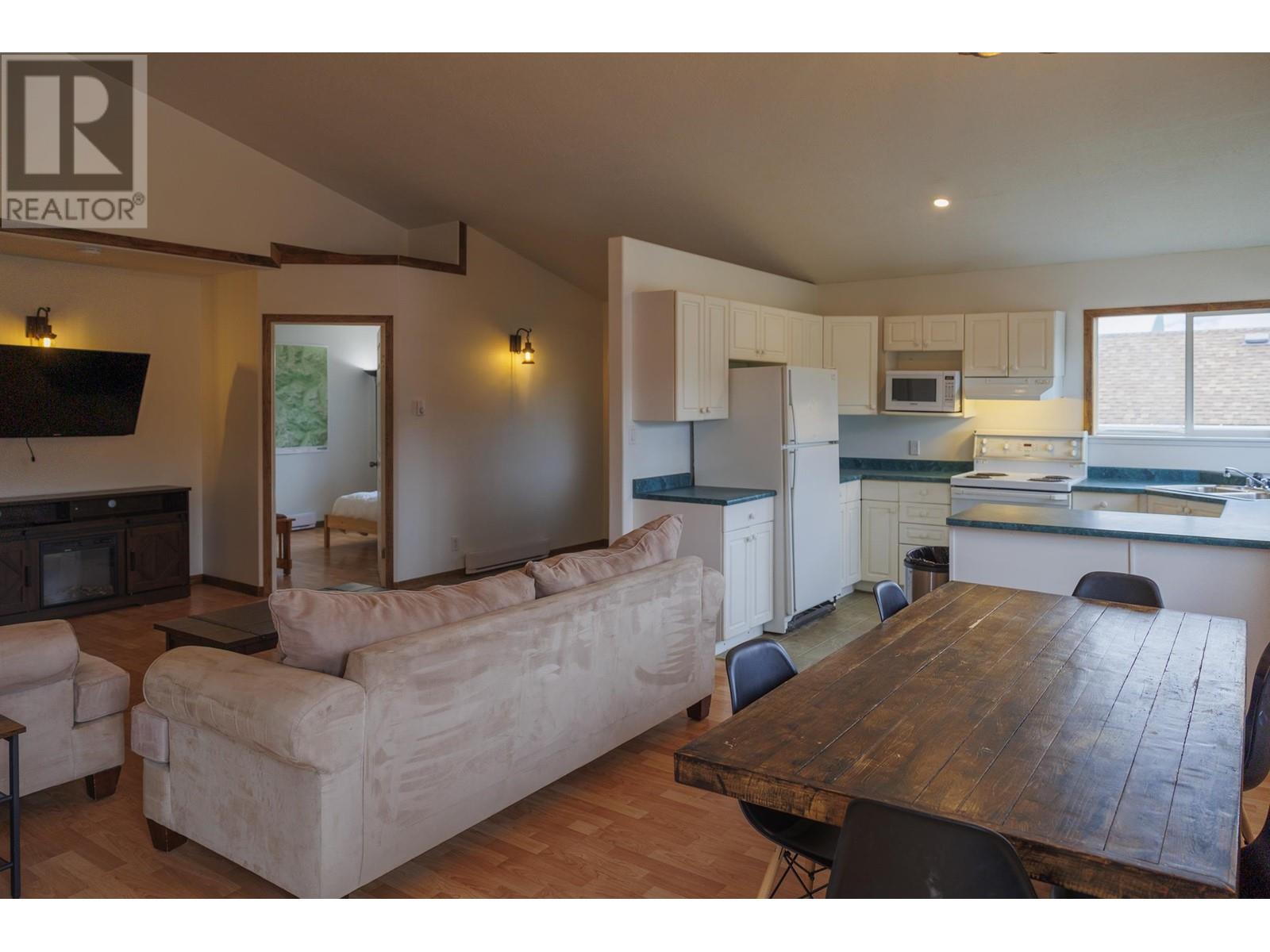 851 2nd Avenue Property Photo 5