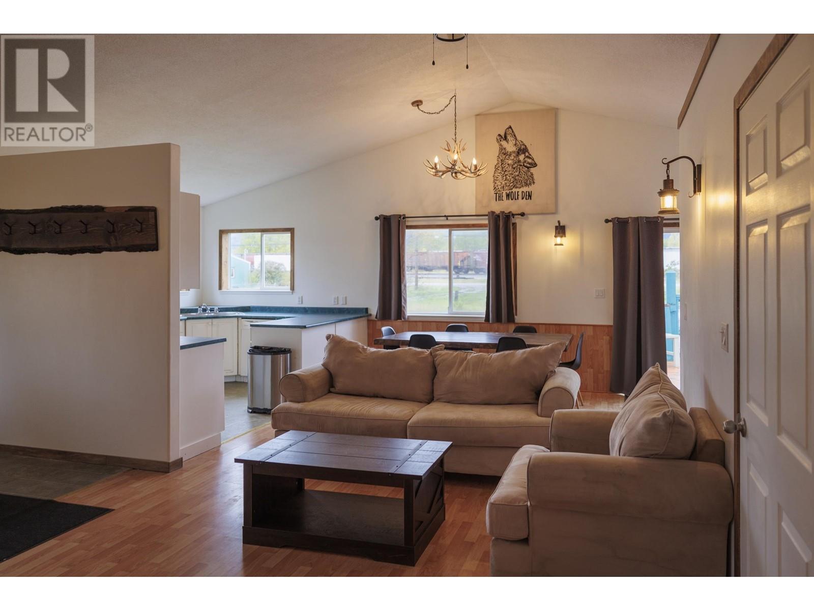 851 2nd Avenue Property Photo 10