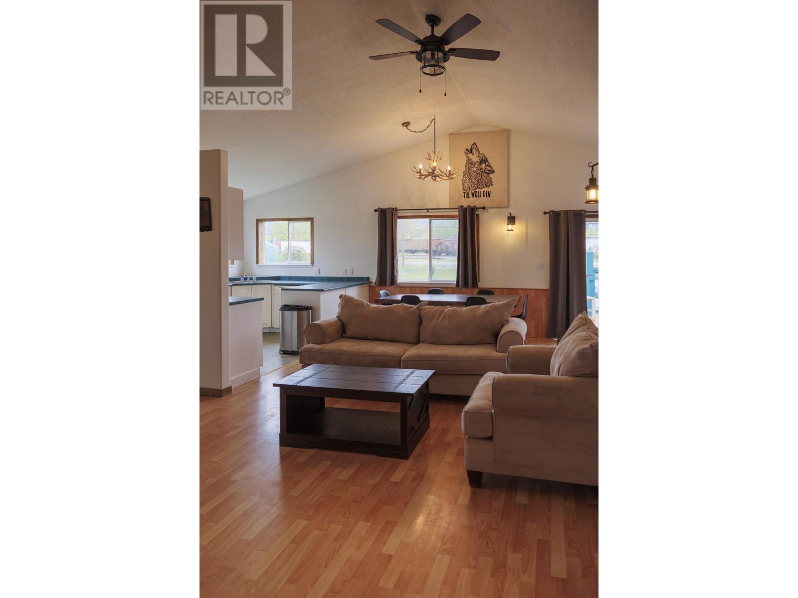 851 2nd Avenue Property Photo 11