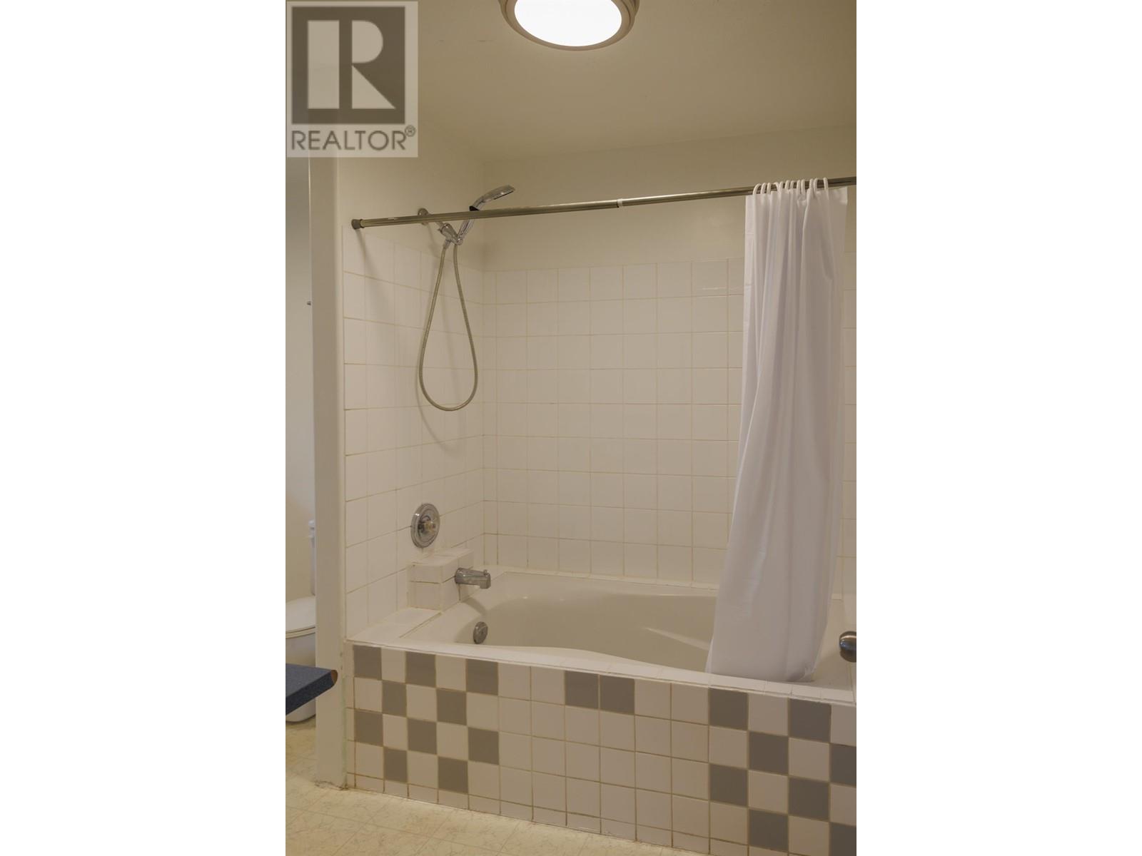 851 2nd Avenue Property Photo 14