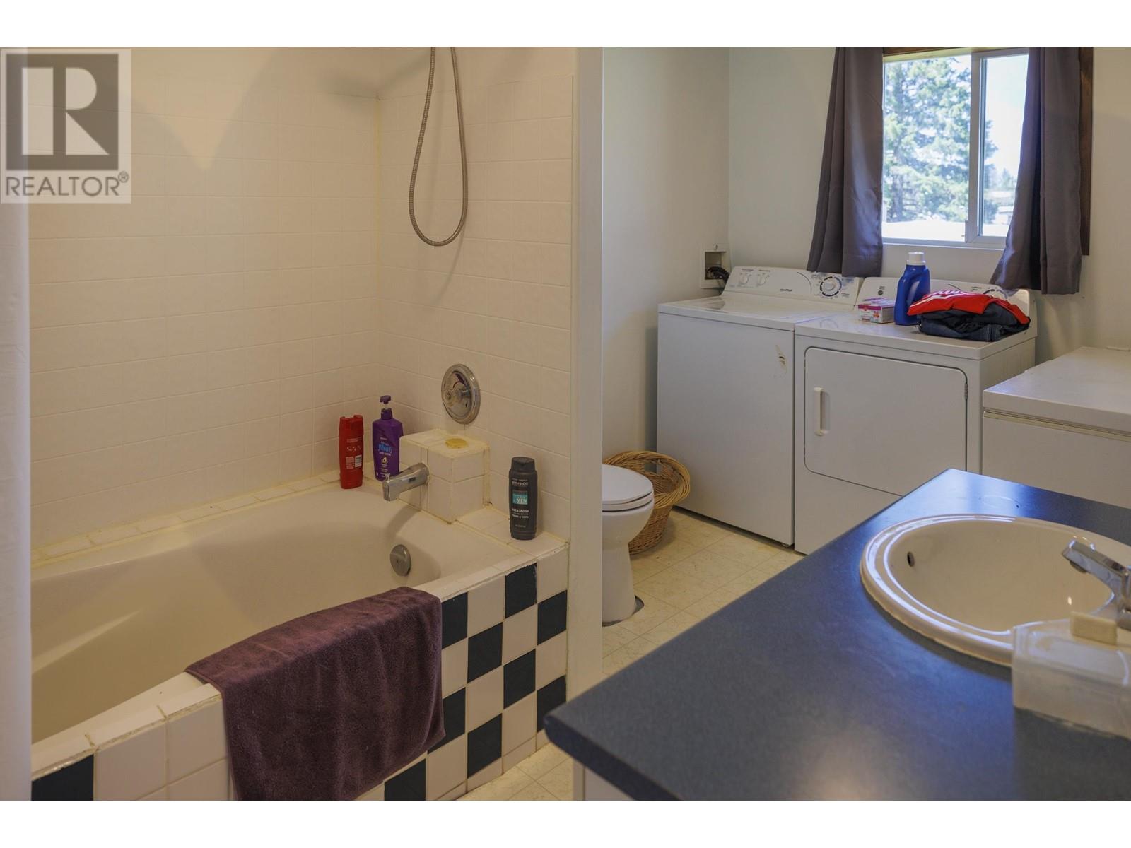 851 2nd Avenue Property Photo 35