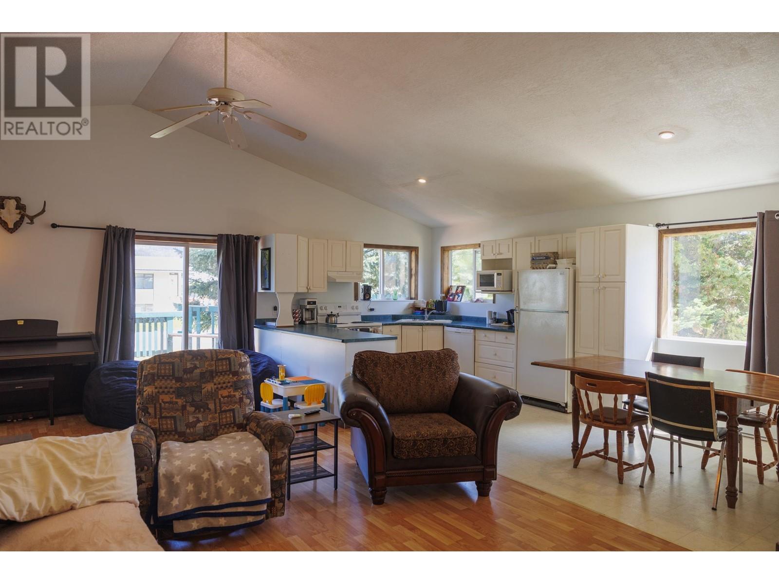 851 2nd Avenue Property Photo 37