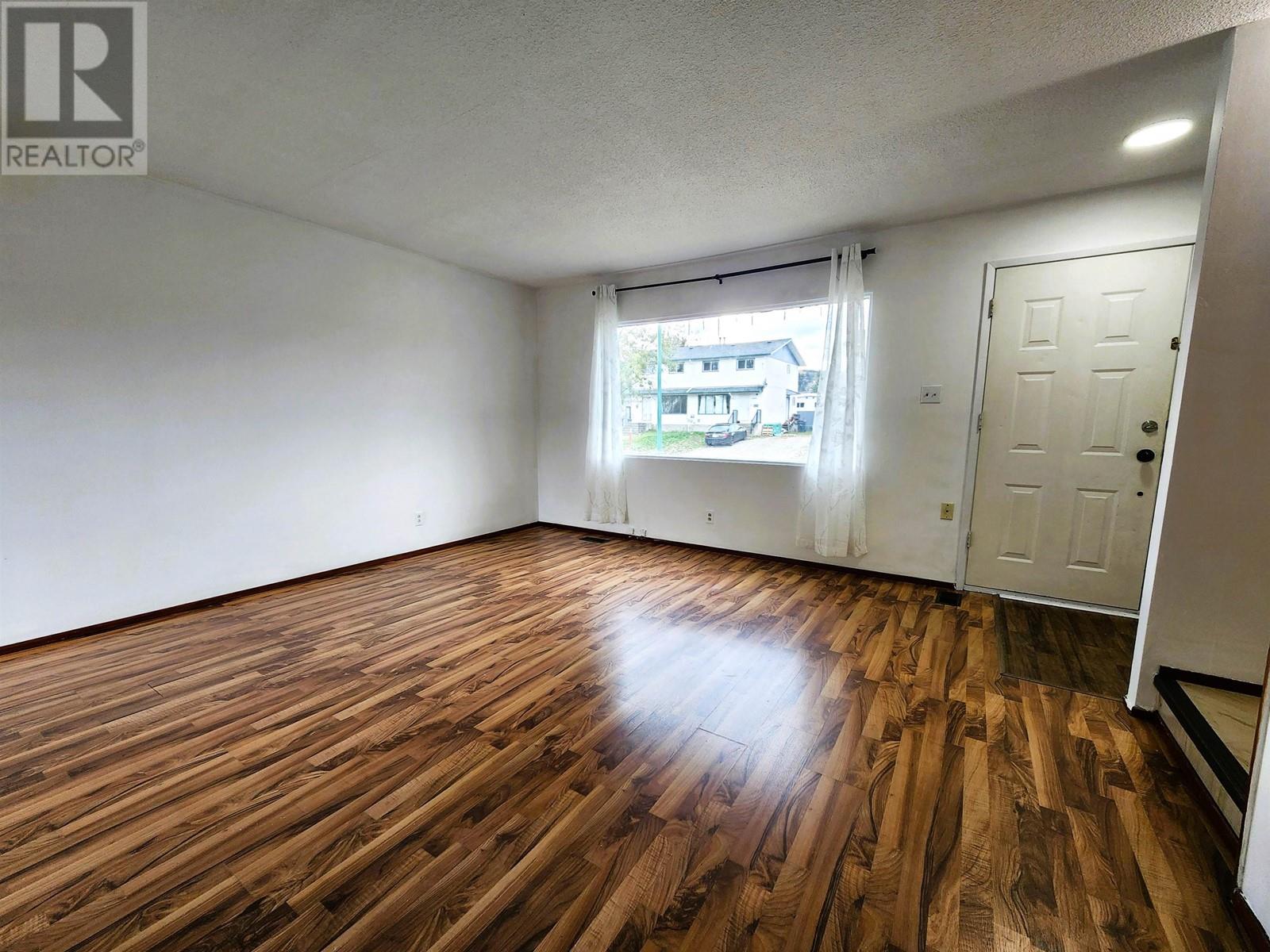 1414-1416 Nation Crescent Property Photo 4