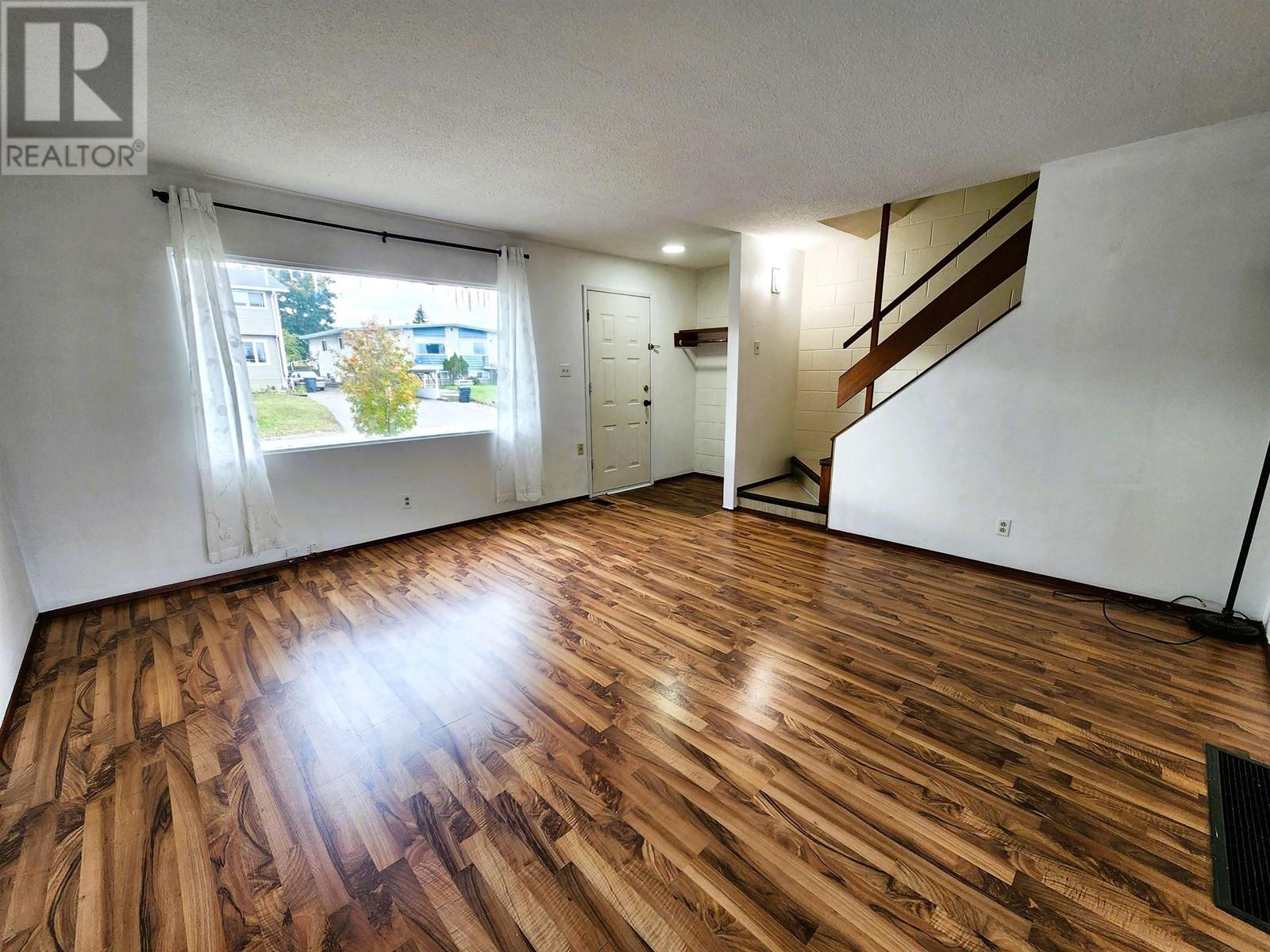 1414-1416 Nation Crescent Property Photo 5