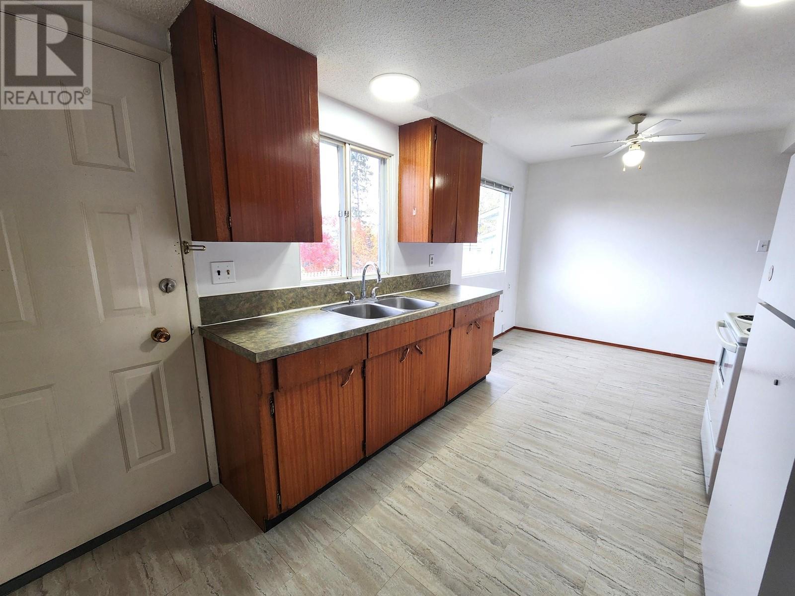 1414-1416 Nation Crescent Property Photo 8