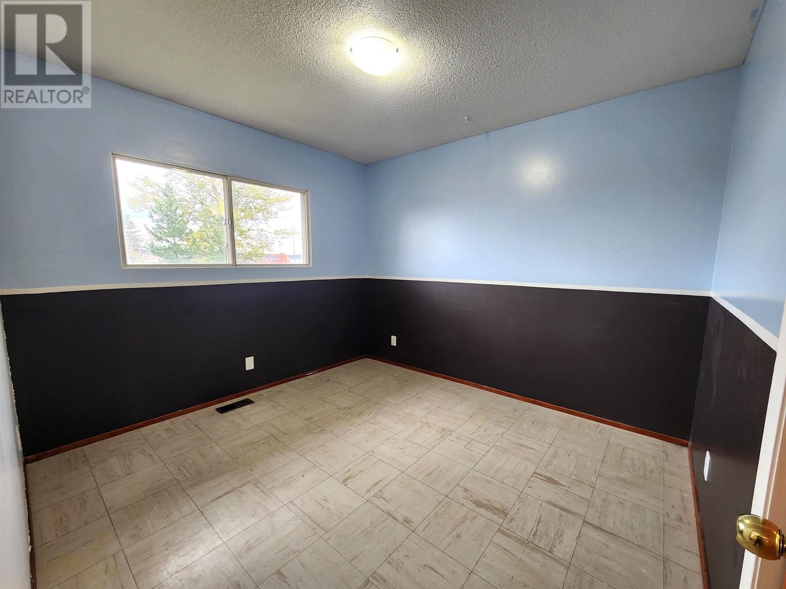 1414-1416 Nation Crescent Property Photo 9