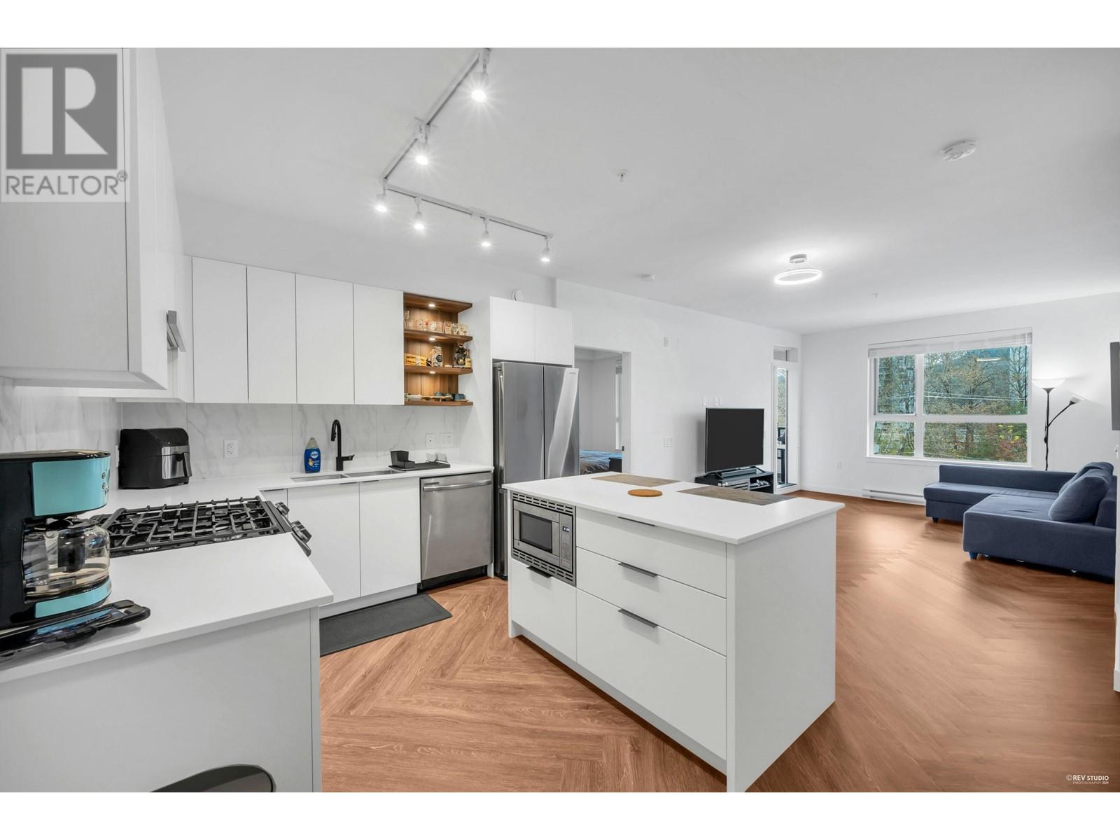 411 3229 ST JOHNS STREET Property Photo 1