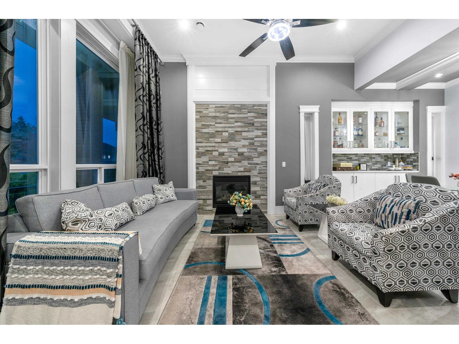 6637 121a Street Property Photo 2