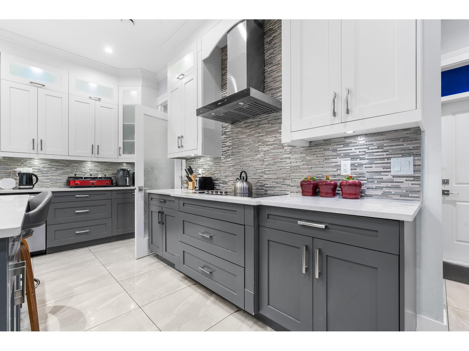 6637 121a Street Property Photo 18