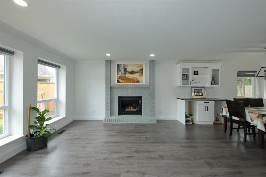6049 133a Street Property Photo 2