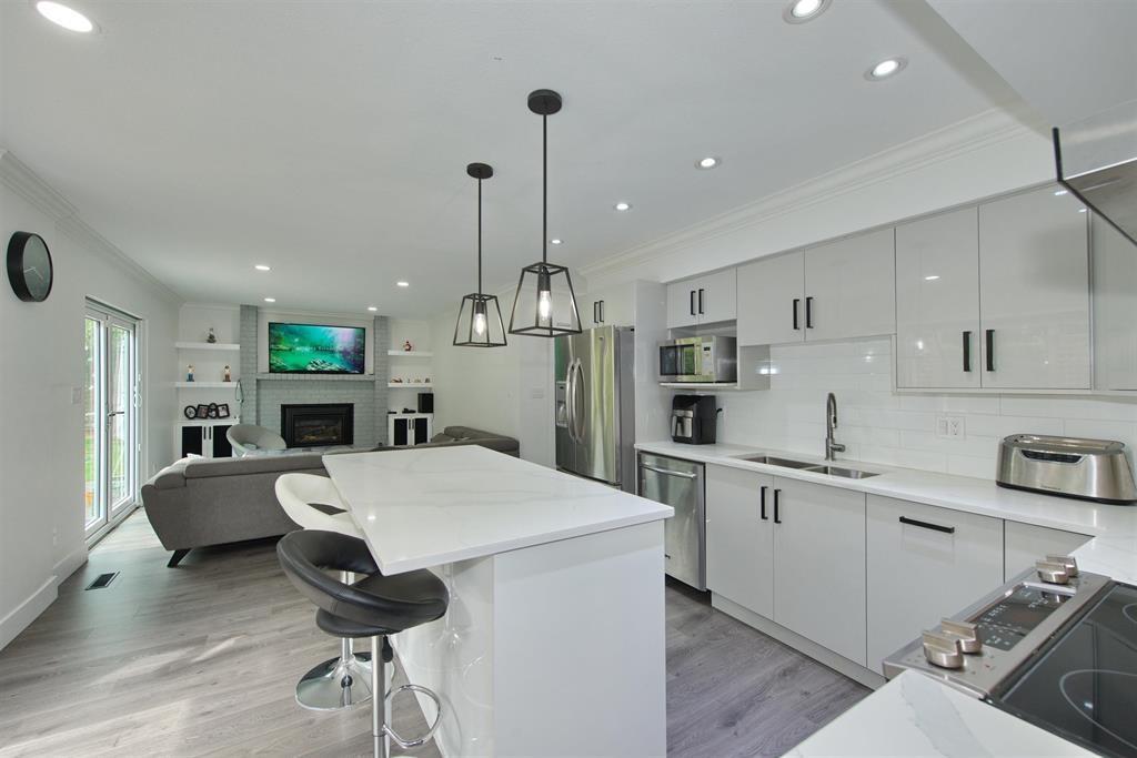 6049 133a Street Property Photo 5