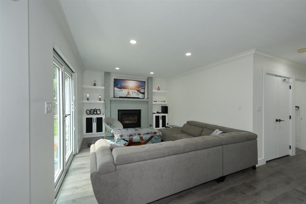 6049 133a Street Property Photo 10