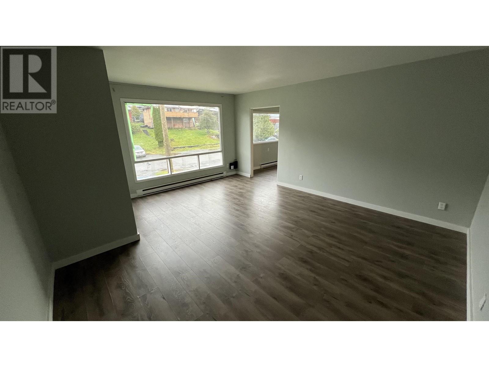 1816-1818 E 6th Avenue Property Photo 4