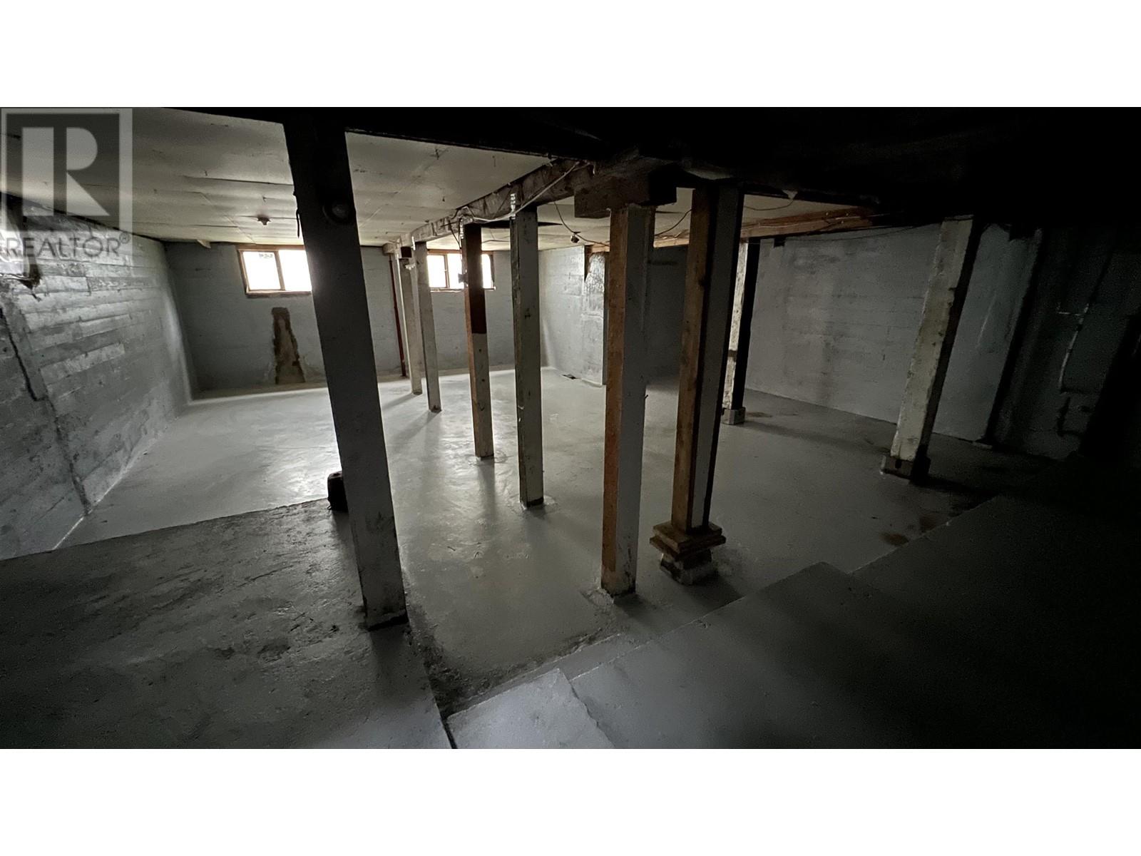 1816-1818 E 6th Avenue Property Photo 14