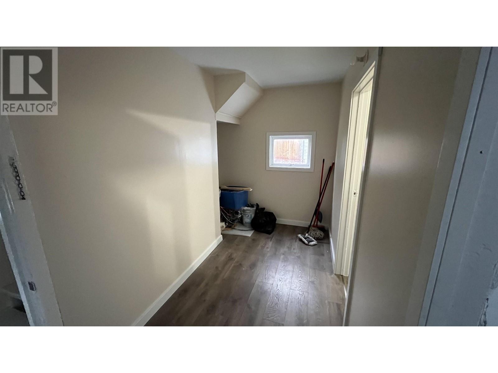 1816-1818 E 6th Avenue Property Photo 16