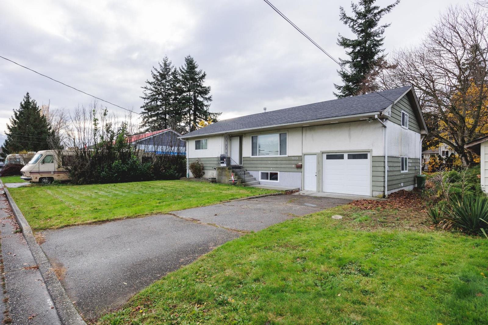 8585 Howard Crescent, Chilliwack Proper South Property Photo 2
