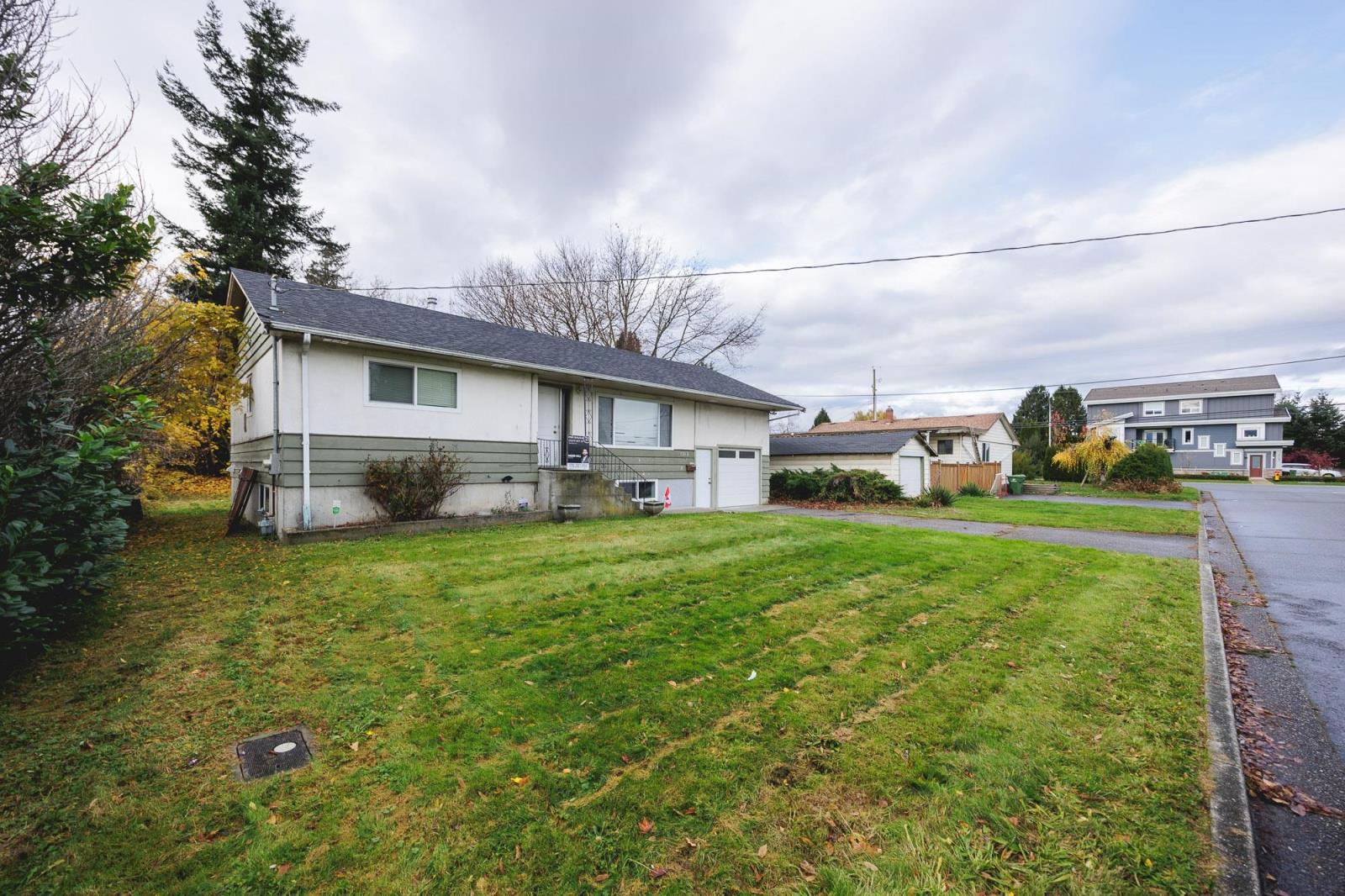 8585 Howard Crescent, Chilliwack Proper South Property Photo 3