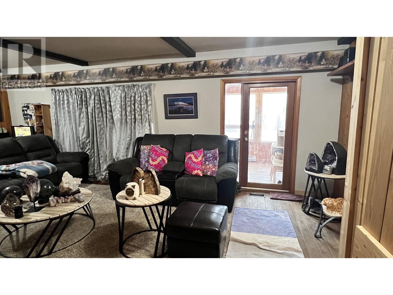 6831 Soda Creek Road Property Photo 6