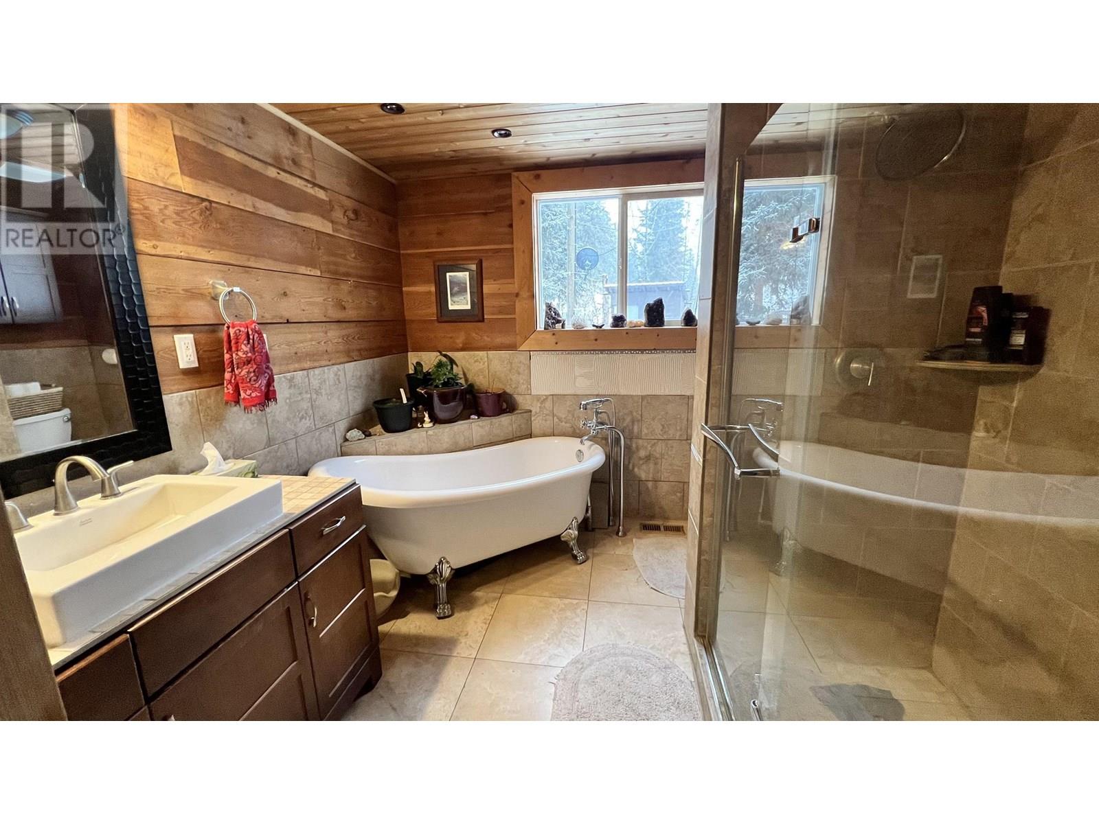 6831 Soda Creek Road Property Photo 11