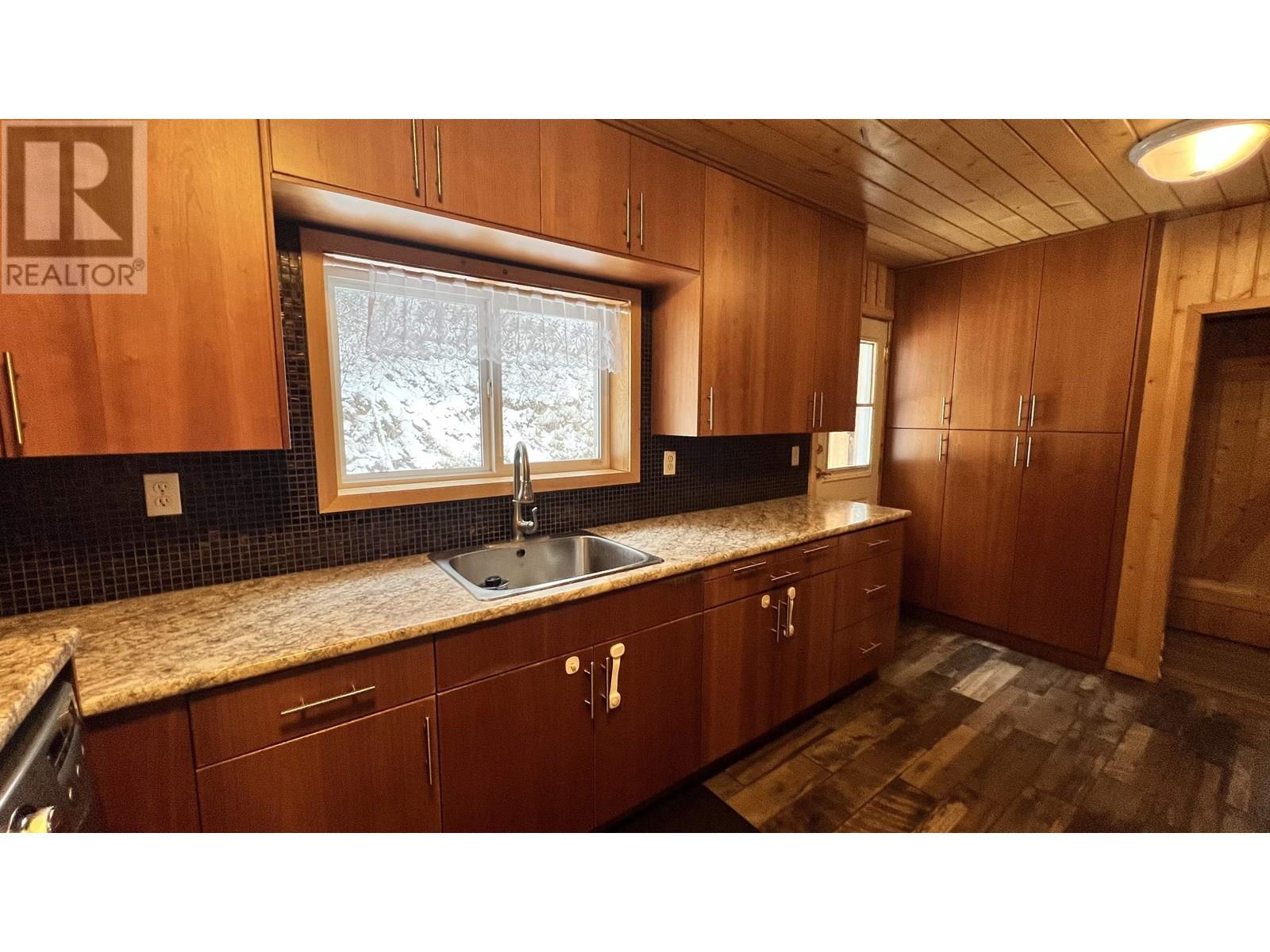 6831 Soda Creek Road Property Photo 15
