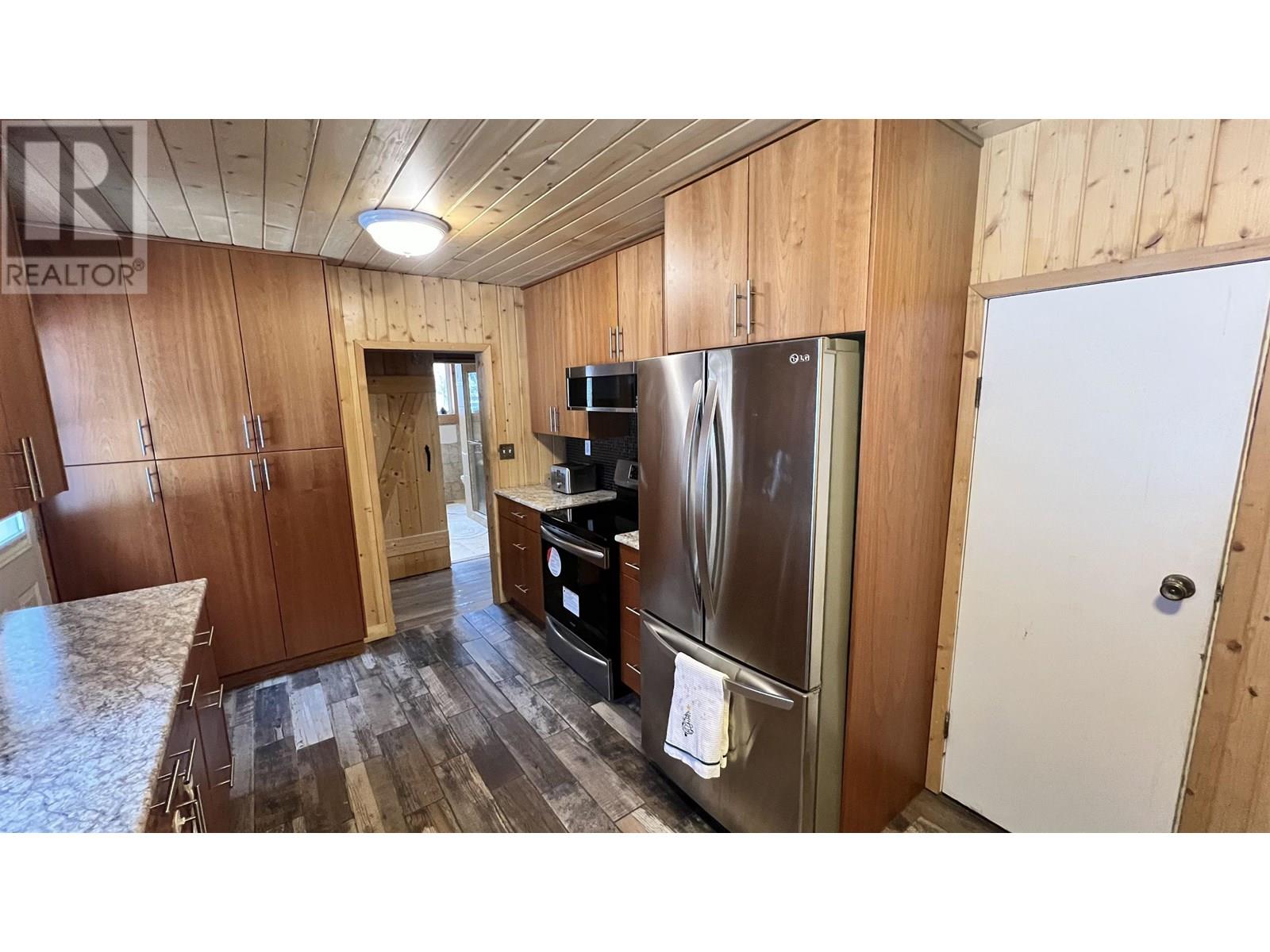 6831 Soda Creek Road Property Photo 16