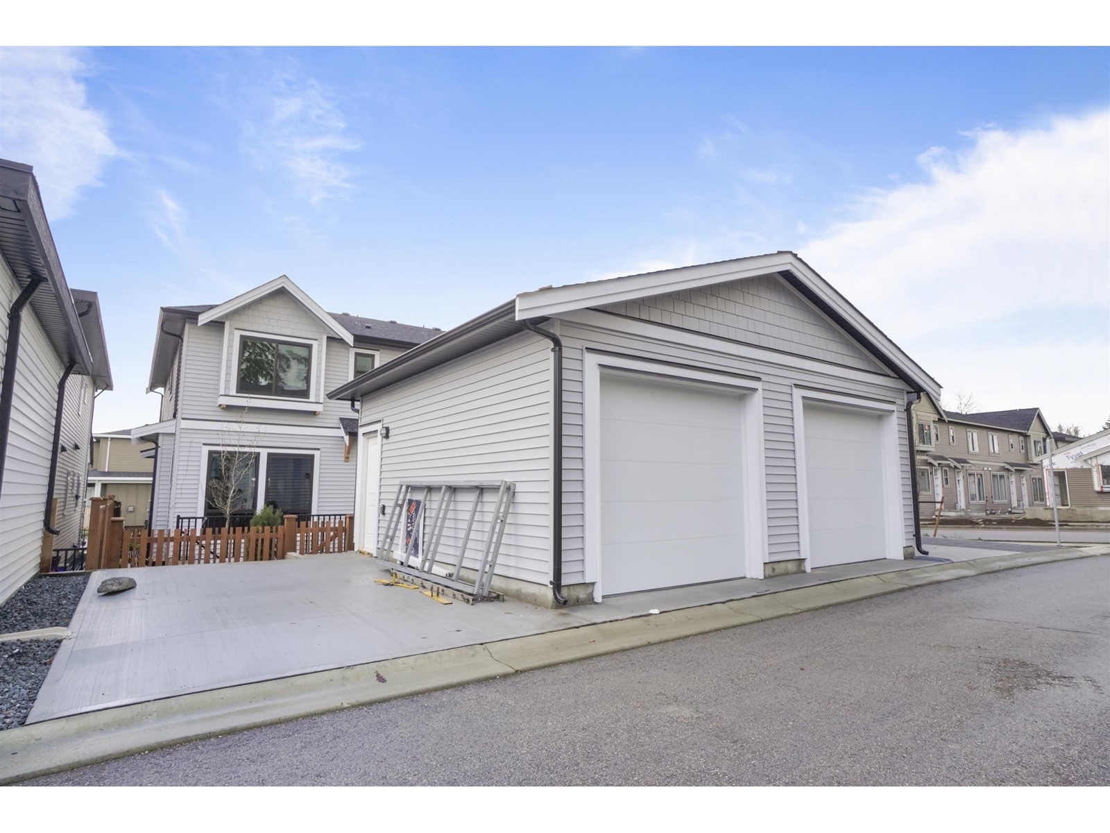 20488 75 Avenue Property Photo 2