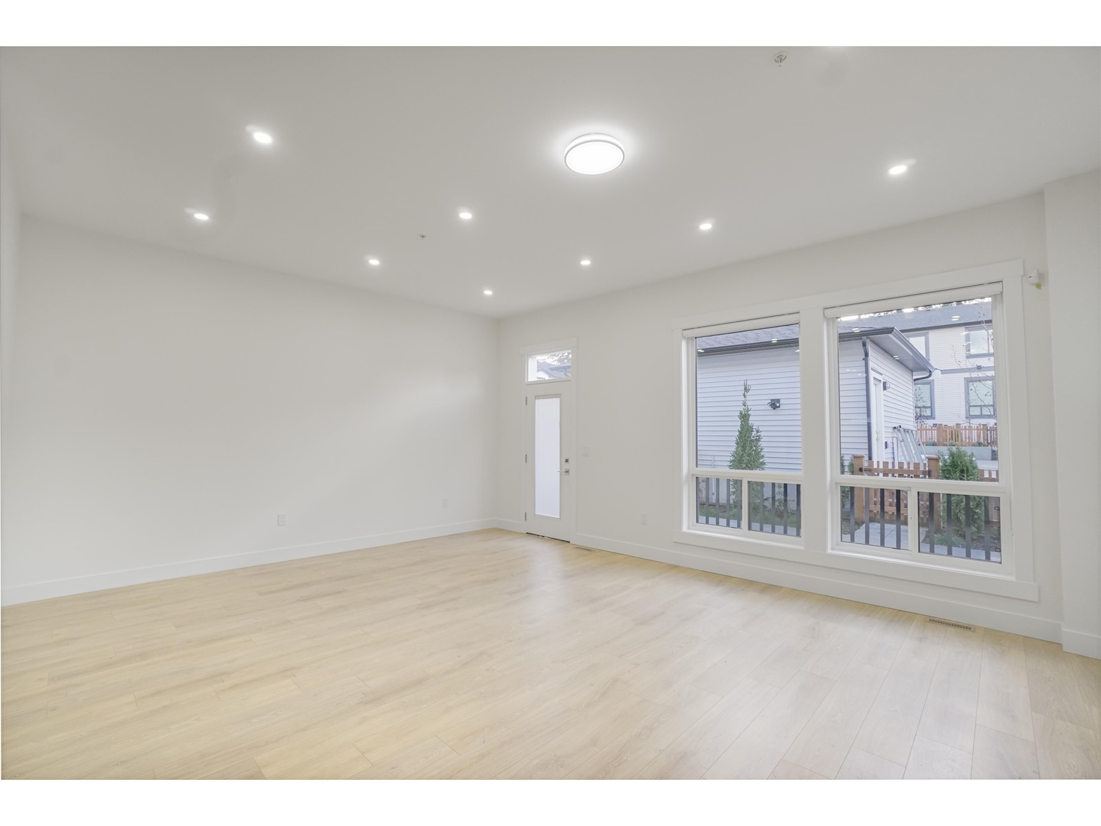 20488 75 Avenue Property Photo 4