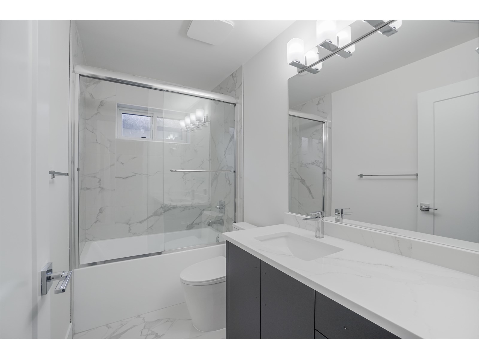20488 75 Avenue Property Photo 10
